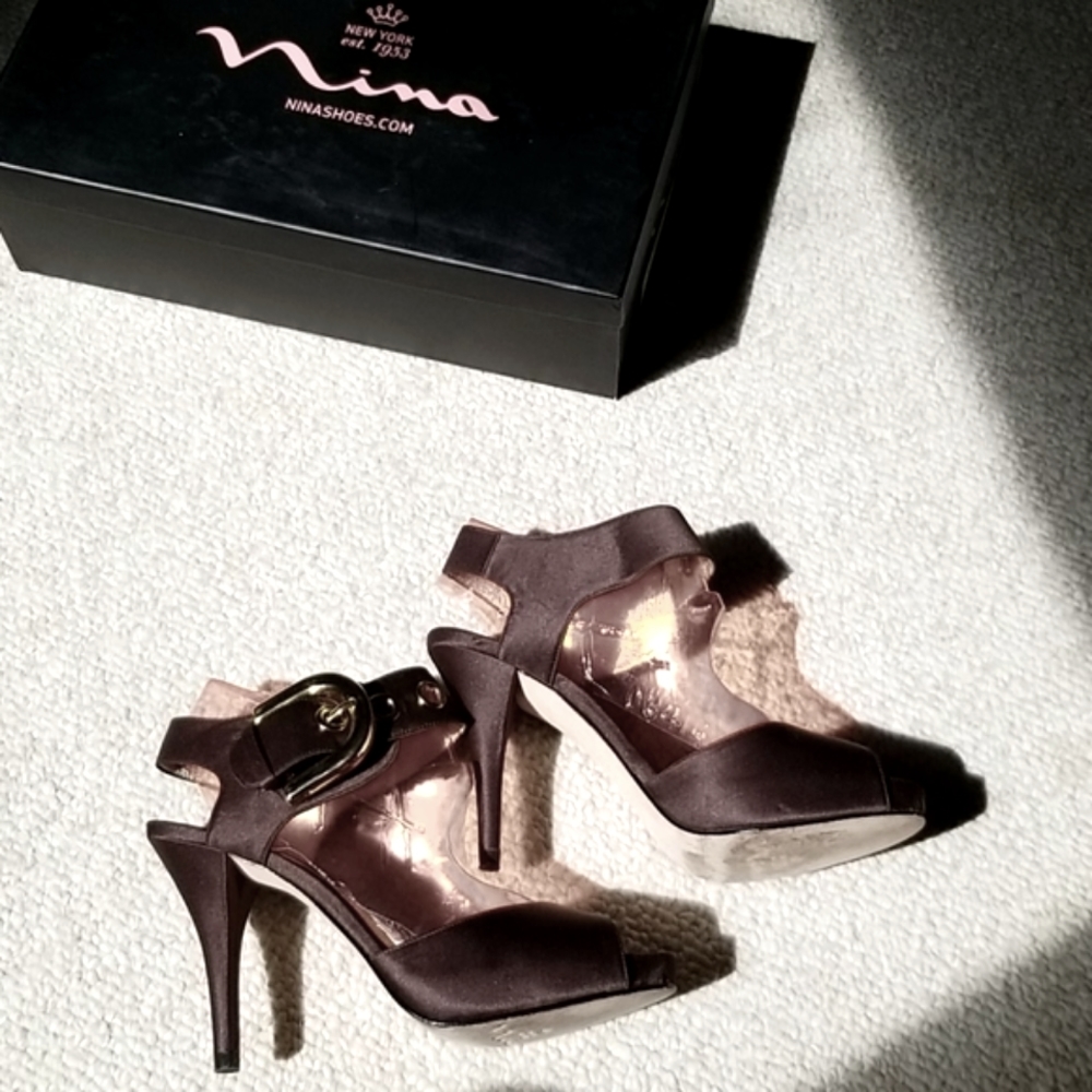 Nina- Chocolate Brown 4" Heel. Platform. Ankle Strap. Size 7 M. - Picture 3 of 5